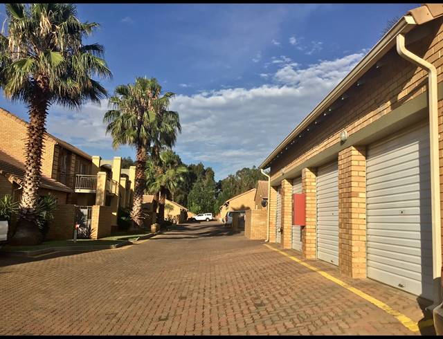 2 BEDROOM APARTMENT TO LET IN MOOIKLOOF RIDGE